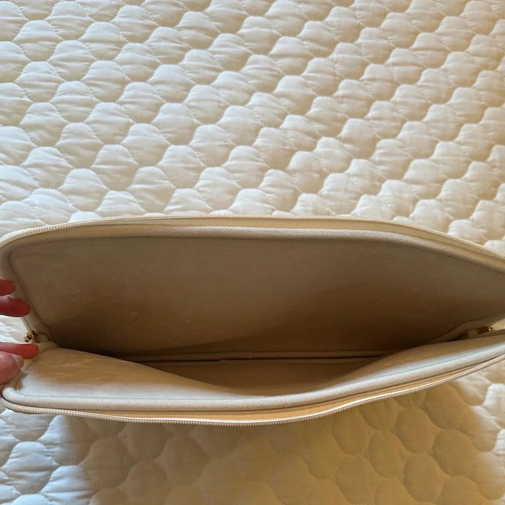 15” Cream Tablet/Laptop Sleeve